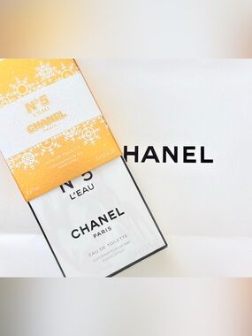 CHANEL N°5 L'EAU & N°5 Eau de Toilette on Chain 3x7
